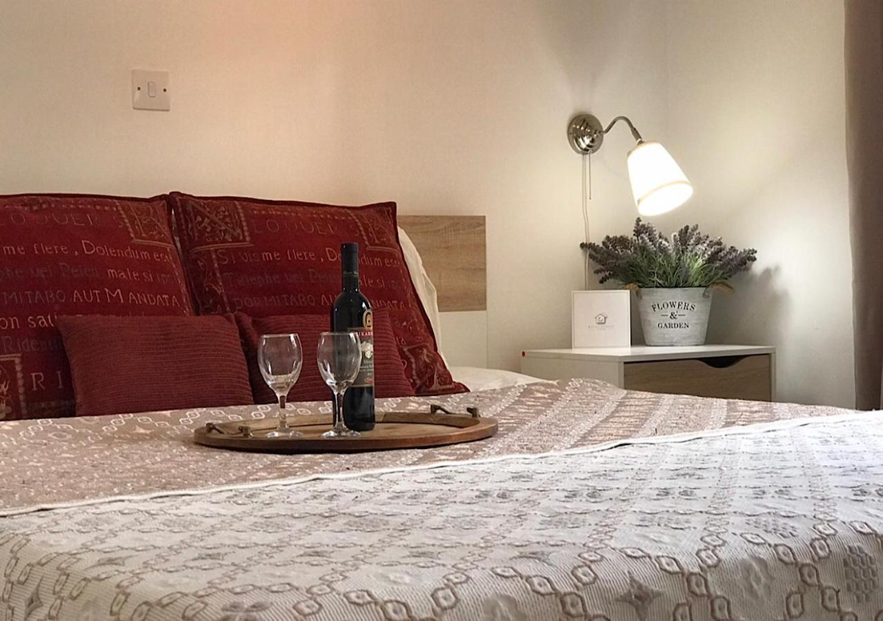 Royal Sunset Studios & Apartments Limassol Bagian luar foto