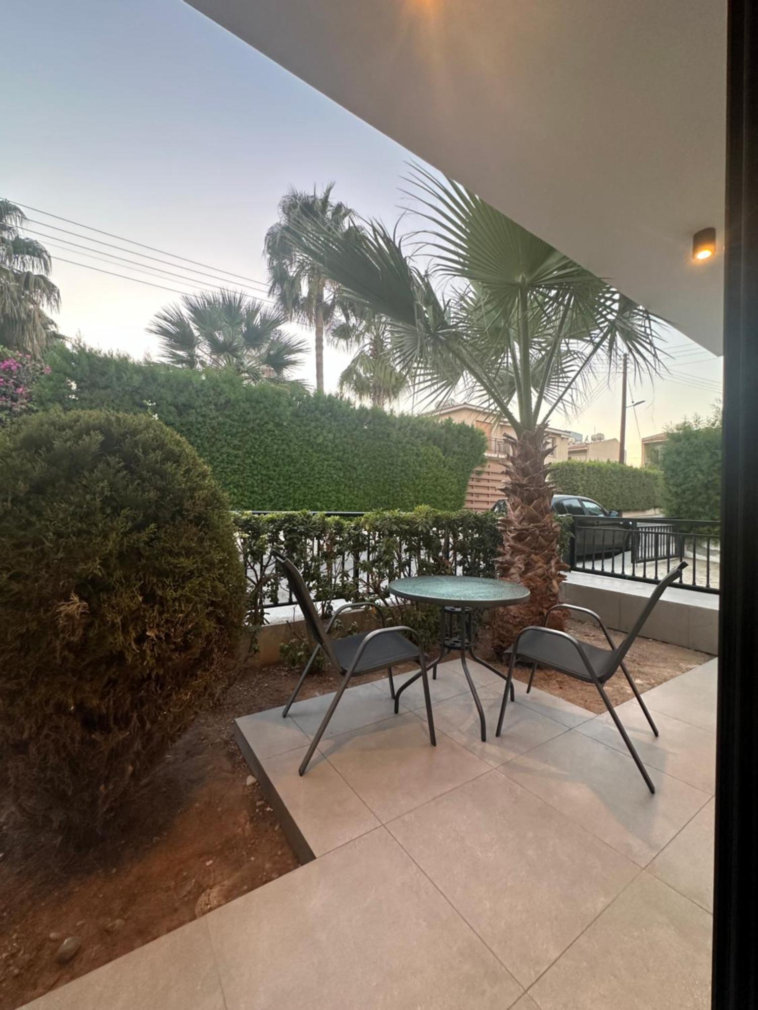 Royal Sunset Studios & Apartments Limassol Bagian luar foto