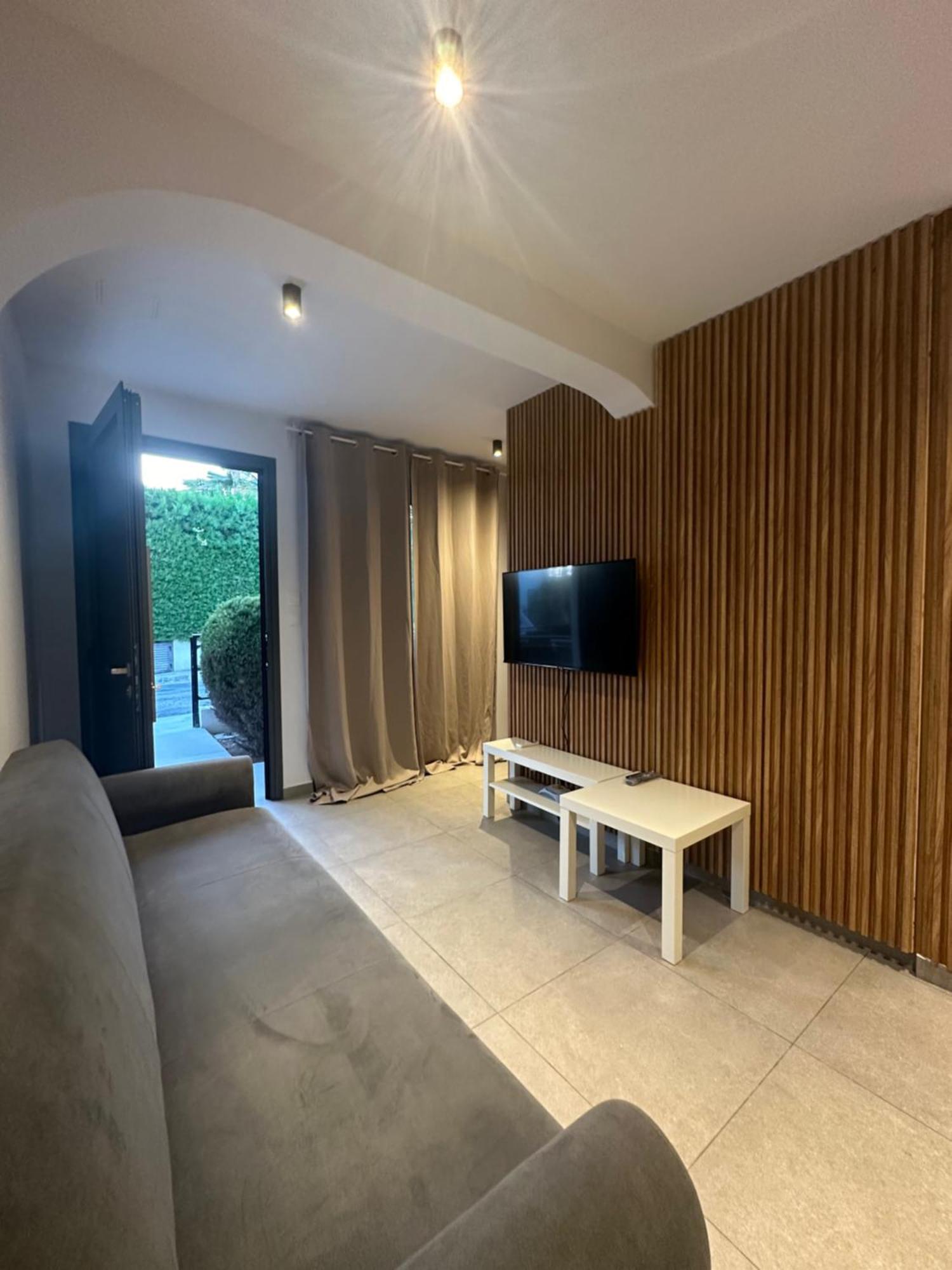 Royal Sunset Studios & Apartments Limassol Bagian luar foto