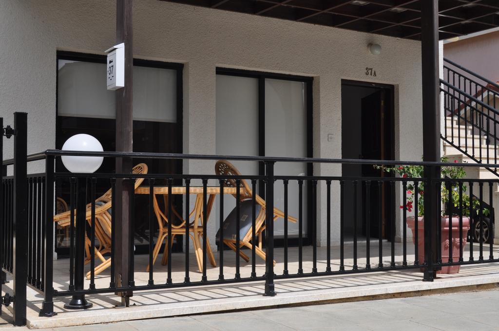 Royal Sunset Studios & Apartments Limassol Bagian luar foto