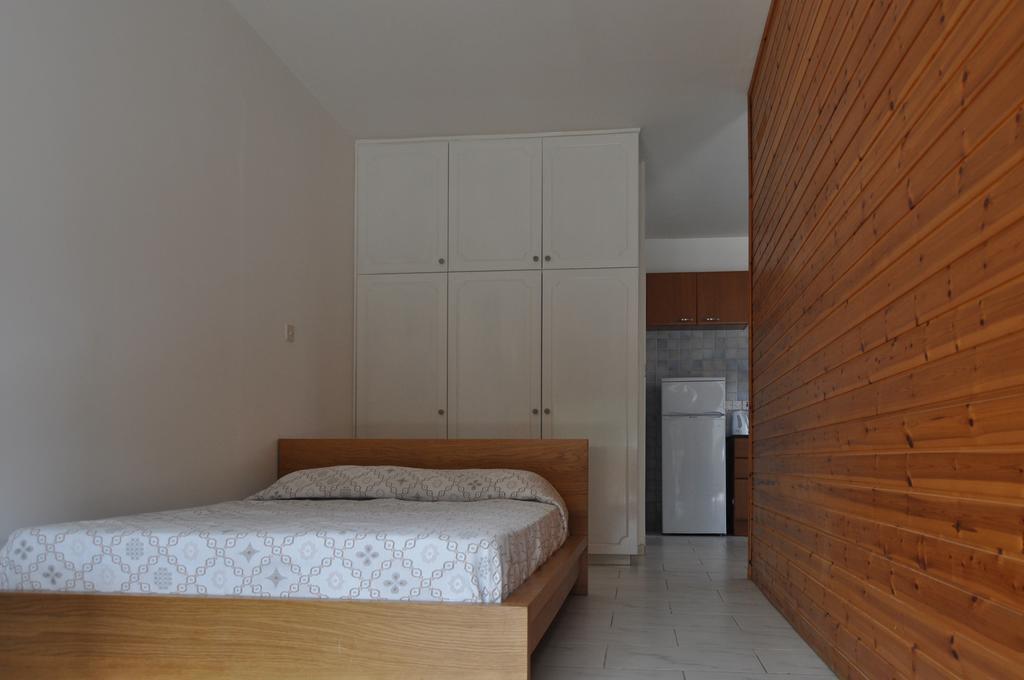 Royal Sunset Studios & Apartments Limassol Bagian luar foto