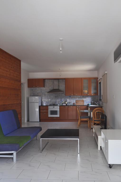 Royal Sunset Studios & Apartments Limassol Bagian luar foto