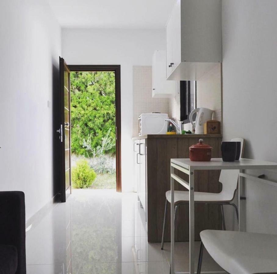 Royal Sunset Studios & Apartments Limassol Bagian luar foto
