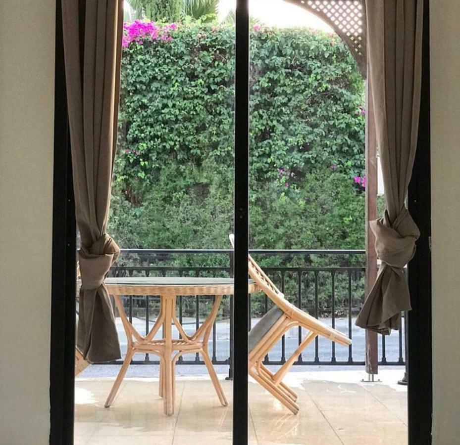 Royal Sunset Studios & Apartments Limassol Bagian luar foto